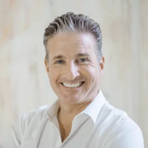 Dr. med. Aschkan Entezami, Klinik am Pelikanplatz Hannover